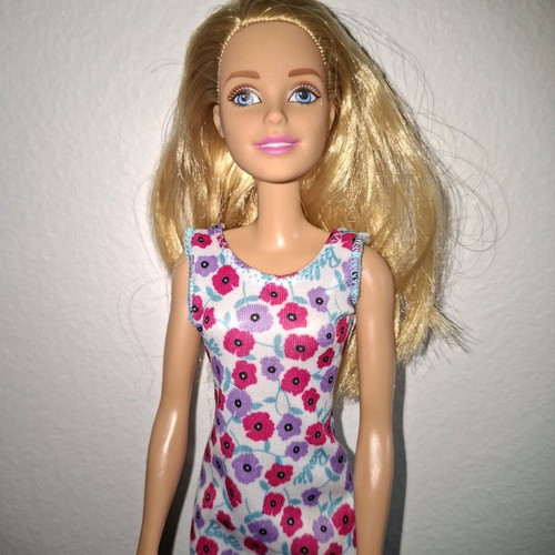 Barbie doll like new with original dress