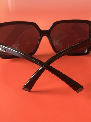 Black sunglasses used in excellent condition