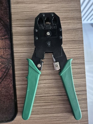 Rj45 crimping tool like new