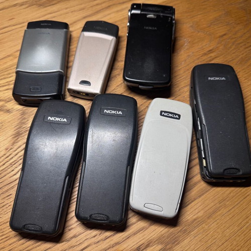 Pack of 7 old Nokia phones without chargers