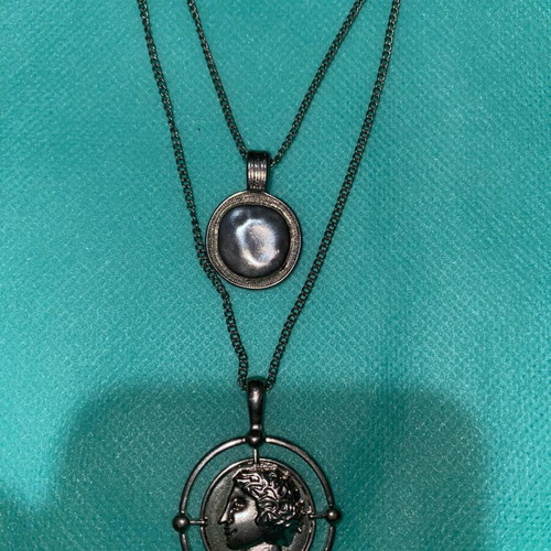 Women's necklace like new, silver
