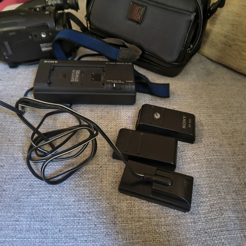 Sony Handycam CCD-TR303E Video 8 camcorder used with full accessories