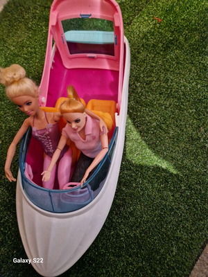 Barbie Σκάφος μεγάλο σαν καινούργιο μαζί με 2 Barbie