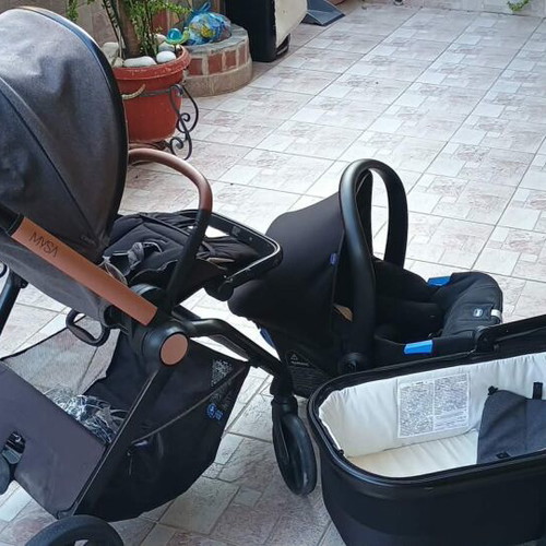 Mysa Trio with Kory Plus Car Seat Chicco black satin like new with Cangaroo camera