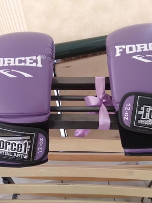 Γάντια πυγμαχίας Force1 All Day Training 12-oz με ελαστικά μπαντάζ