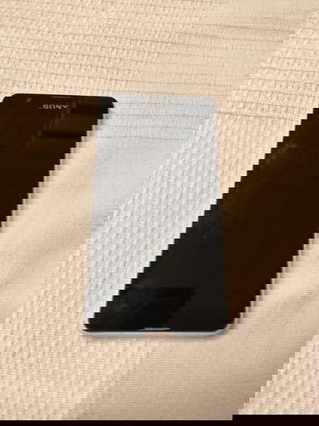 Sony Xperia E4