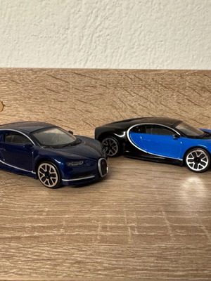 Bugatti Chiron used, pack of 2 1/43 scale Burago models