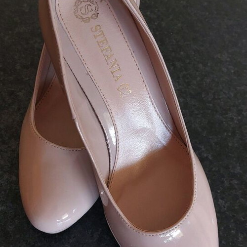 Stefania pumps new, size 38, beige patent leather