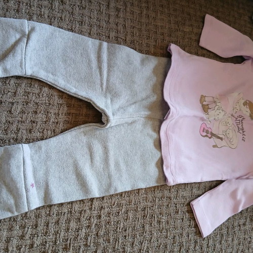 Baby girl clothing set like new, 0 to 6 months, 32 pieces