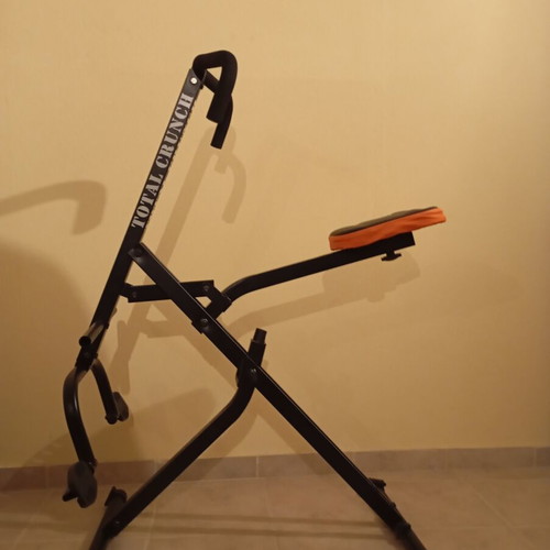 Total Crunch fitness machine like new, foldable and sturdy