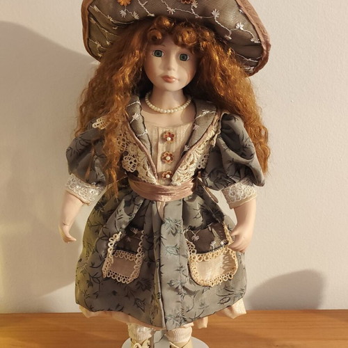 Porcelain doll Victorian style 50cm like new
