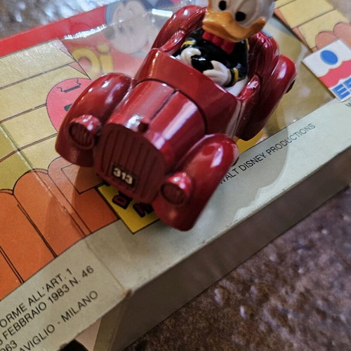 Die-cast Disney Donald Duck car new