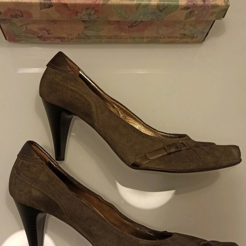 Moustakis shoes size 41 new, brown leather pumps