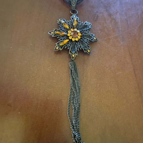 Long necklace like new, about 35 cm length, silver color
