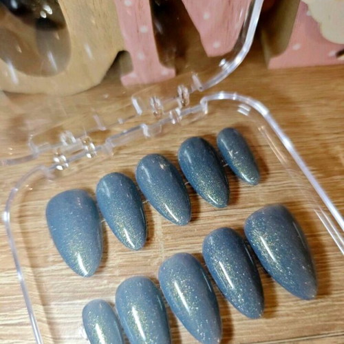 Handmade press on nails set new in various designs and colors