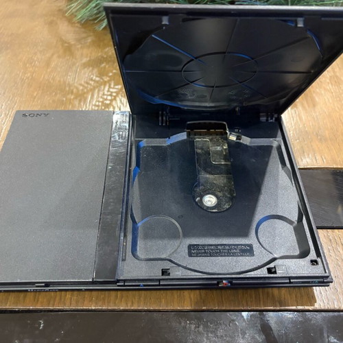 Sony PlayStation 2 slim μεταχειρισμένο για ανταλλακτικά με πρόβλημα στο cd drive