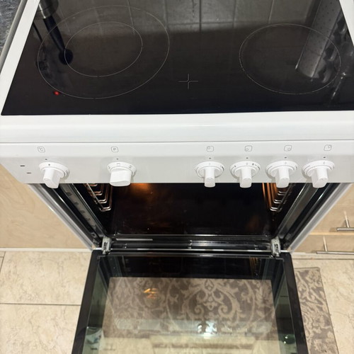 Davoline kitchen stove with ceramic hob like new