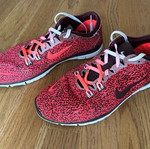 Αθλητικά παπούτσια Nike Free Run σαν καινούργια, μέγεθος 41, γυναικεία
