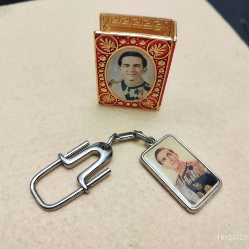 Royal keychain and matchbox case like new with the Royal couple