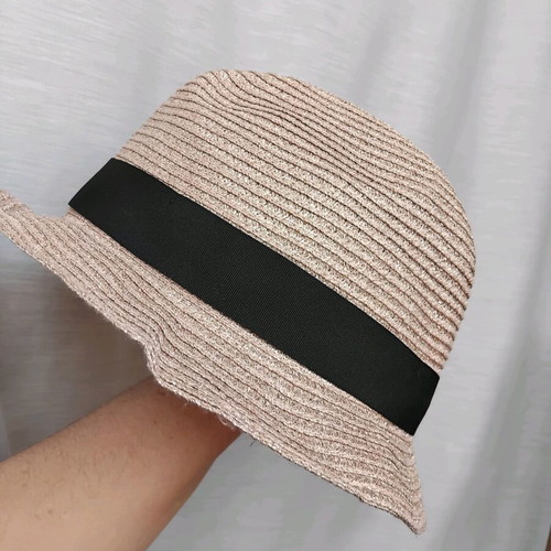 Straw hat Marks & Spencer for ages 3-6 like new, beige