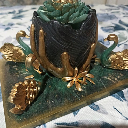 Handmade luxury decorative piece made of resin like new