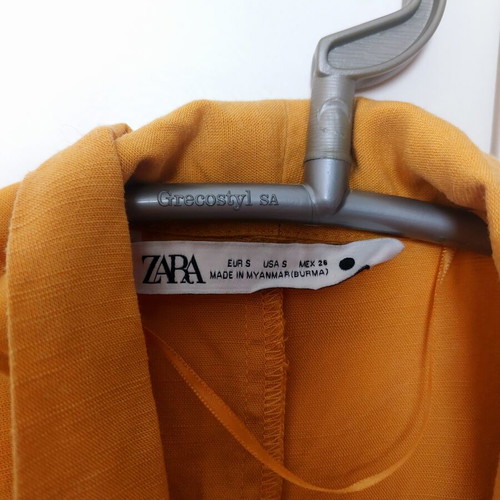 Zara dress size 36 with pockets and fabric belt, mustard color