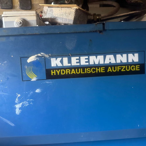 KLEEMANN hydraulic elevator mechanism for 4-floor building, three-phase power