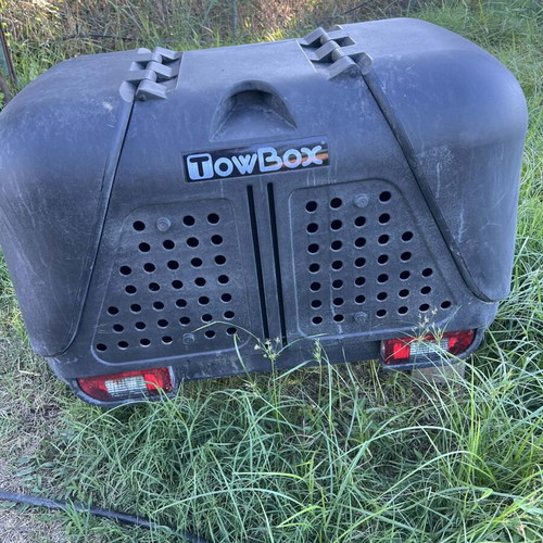 TowBox dog transport box used with minor lock defect