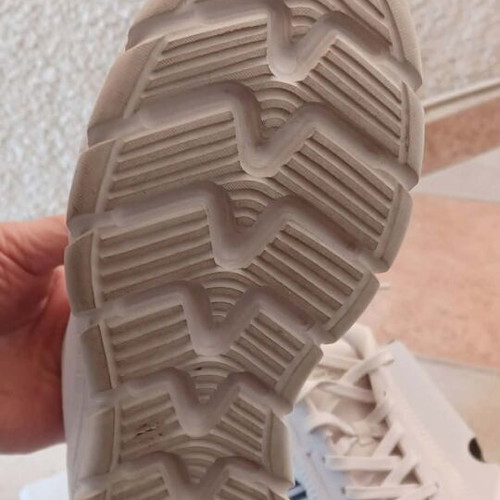 Skechers athletic shoes size 39 beige like new