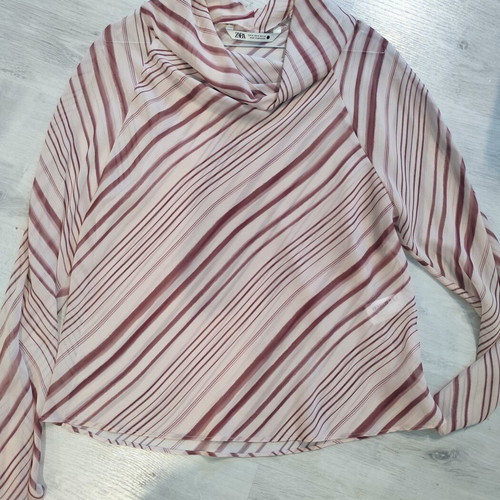 Zara blouse like new, lightweight striped, size M