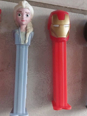 Pack of 4 pez candy dispensers all together