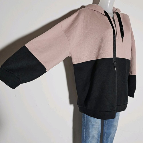 Hooded sweater like new, very soft, size M