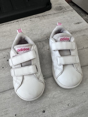 Adidas kids sneakers white with velcro size 22 like new