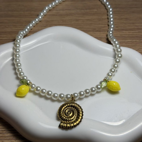 Handmade necklace new, white and gold