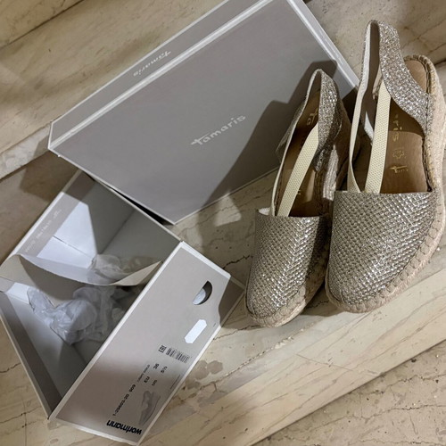 Tamaris platform sandals like new, size 36, gold