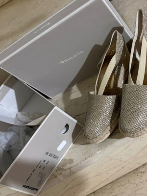 Tamaris platform sandals like new, size 36, gold