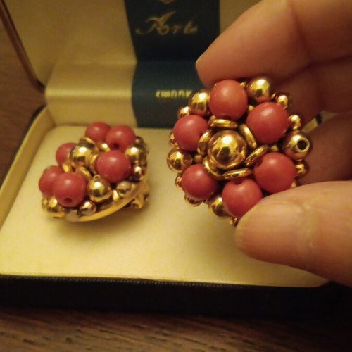 Art Deco clip earrings like new with coral and gold sterling steel