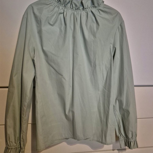 Chaton women's shirt like new, pistachio color