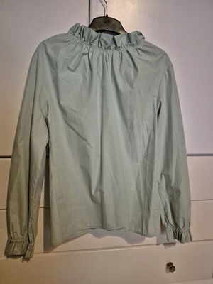 Chaton women's shirt like new, pistachio color