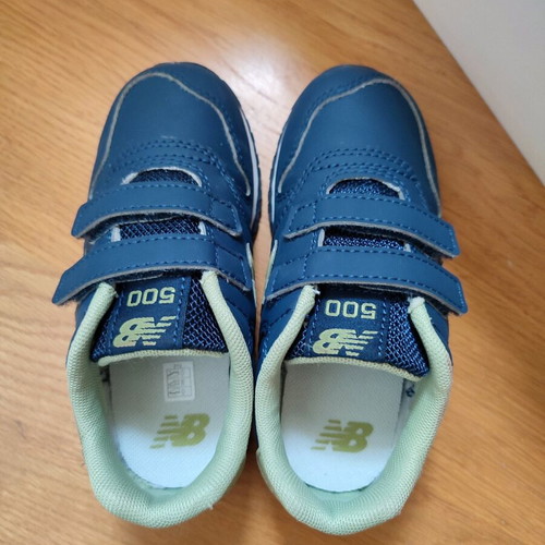 New Balance boy sneakers size 26 like new, blue and green