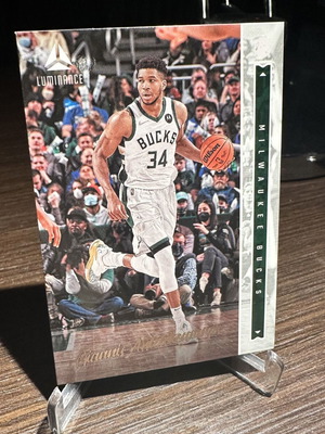 Giannis Antetokounmpo Card 2021-22 Panini Chronicles Luminance new