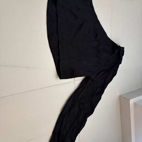 4tailors top with 1 sleeve, fitted, like new, black