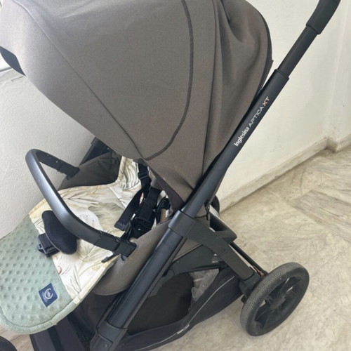 Inglesina Aptica XT stroller like new, reversible seat, large canopy
