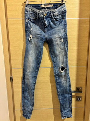 Zara high-waisted jeans used with knee hole, slim fit