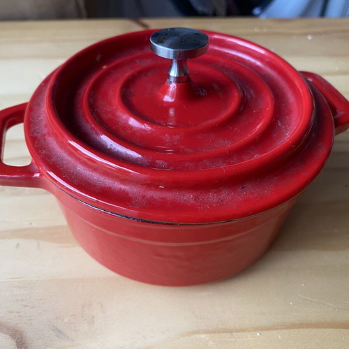Hawok Enameled Cast Iron Mini Cocotte Sauce Pan with Lid 270ml used, red