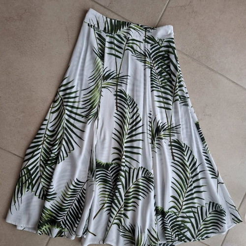 H&M Midi Skirt White and Green Like New