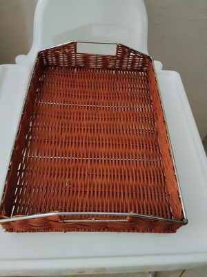 Woven serving tray like new, synthetic rattan with metal frame