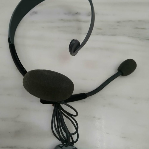 Microsoft Xbox 360 wired headset with boom mic and inline controls