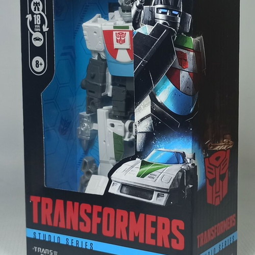 Transformers Wheeljack Deluxe Class Studio Series figure new