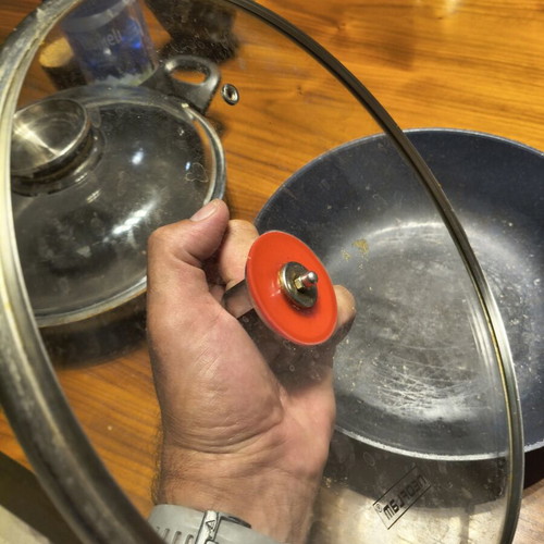 Deep baking pan with lid used, steam vent